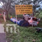 Tres lesionados en violento choque entre una cisterna y un microbús en Chontales