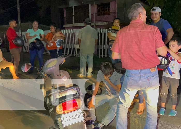 Pasajera lesionada por choque de camioneta y motocicleta en Juigalpa, Chontales