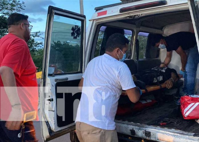 Foto:Se les quiebra la moto y pareja termina lesionada en Juigalpa, Chontales / TN8