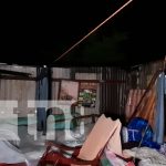 Fuertes vientos acaban con el techo de una vivienda del Bo. Jorge Salazar, en Managua