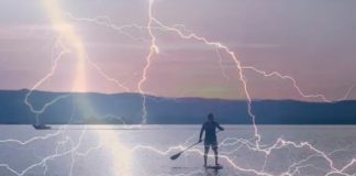 Rayo mata a hombre en una playa de Grecia ante la mirada atónita de su novia