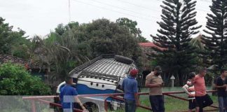 Foto: ¡Vivos de milagro! Bus pierde el control y termina fuera de la carretera en Malacatoya / TN8