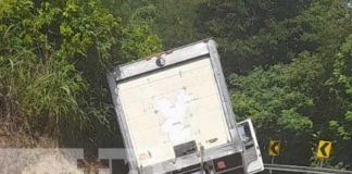 Foto: Camión queda volcado en plena carretera de Quilalí, Nueva Segovia / TN8