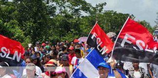 Foto: Familias de Twi Waupasa caminan rumbo al 44 aniversario de la Revolución en el Caribe Norte / TN8