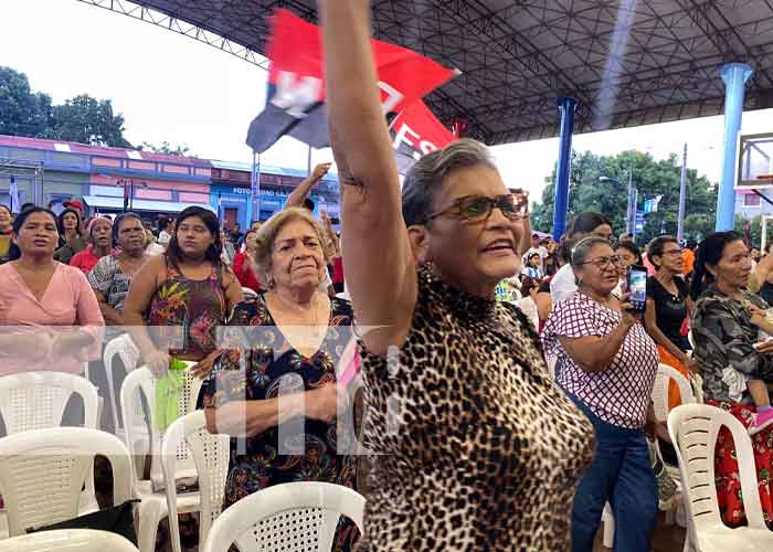 Foto: Chinandega canta y baila músicas revolucionarias con el grupo Liberarte / TN8