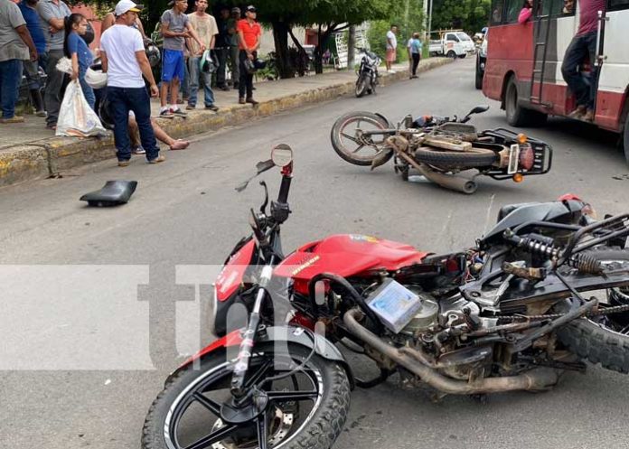 Dos motociclistas impactan y uno queda lesionado en Juigalpa, Chontales