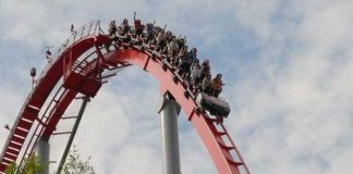 Foto: Montaña rusa deja atrapadas a varias personas a 20 metros de altura / Cortesía