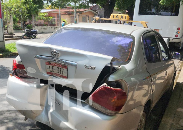 Daños materiales dejó una triple colisión en la ciudad de León