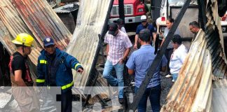 Foto: Aparente cortocircuito provocó "voraz incendio" en el barrio Nueva Nicaragua, producto a un aparente cortocircuito que dejó en cenizas todo/ TN8