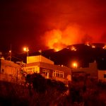 Descontrolado incendio arrasa con 5 mil hectáreas de Tenerife en España