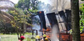 Foto: Voraz incendio devora una vivienda en Bilwi / TN8