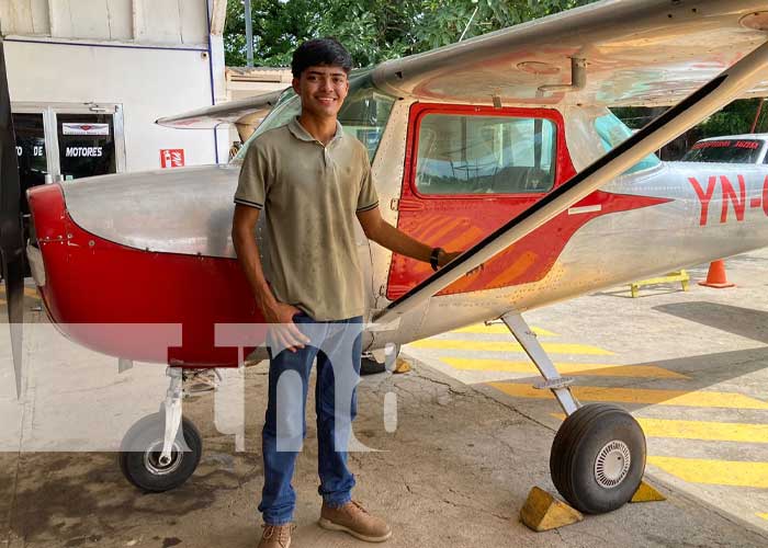 Jefferson Centeno de18 años es el piloto más joven de Nicaragua