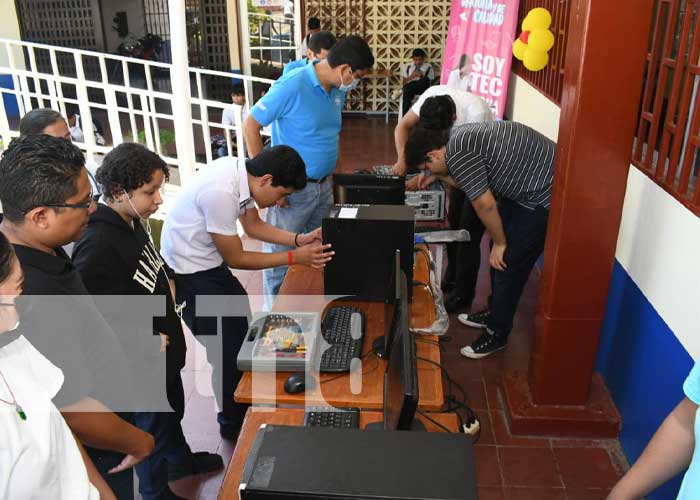 Estudiantes celebran 69 aniversario del Centro Tecnológico Bidkart Muñoz de Granada