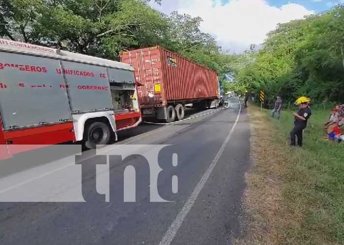 Fuerte impacto entre furgones en Estelí deja cuantiosos daños materiales