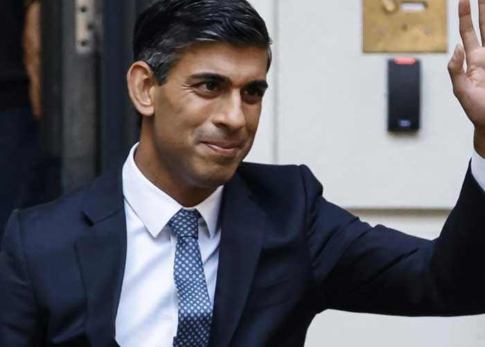 Casa del primer ministro británico Rishi Sunak es cubierta con mantas negras