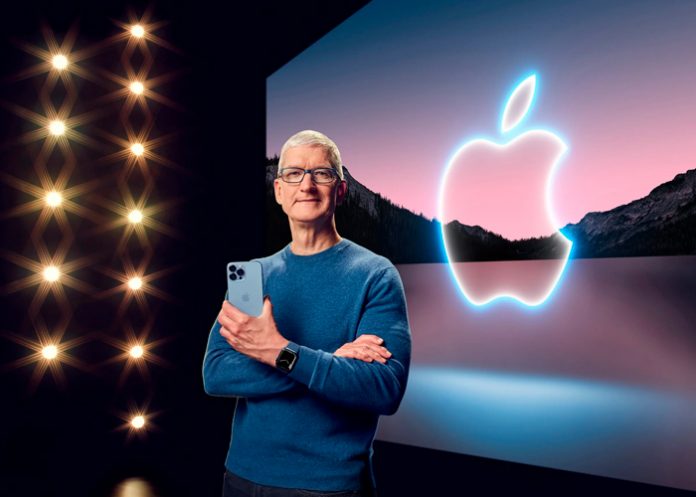 Foto: Tim Cook Reduce Salario en Medio de Crisis Previa al iPhone 15 de Apple / Cortesía