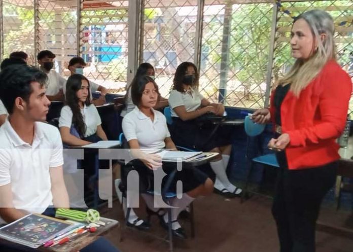 Foto: De alfabetizadora a maestra, la historia de Jerónima en Managua / TN8