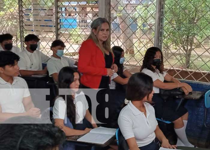 Foto: De alfabetizadora a maestra, la historia de Jerónima en Managua / TN8