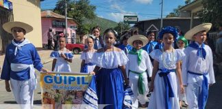 Foto: Estudiantes bajo un radiante sol de Septiembre, haciendo patria en Ocotal/TN8