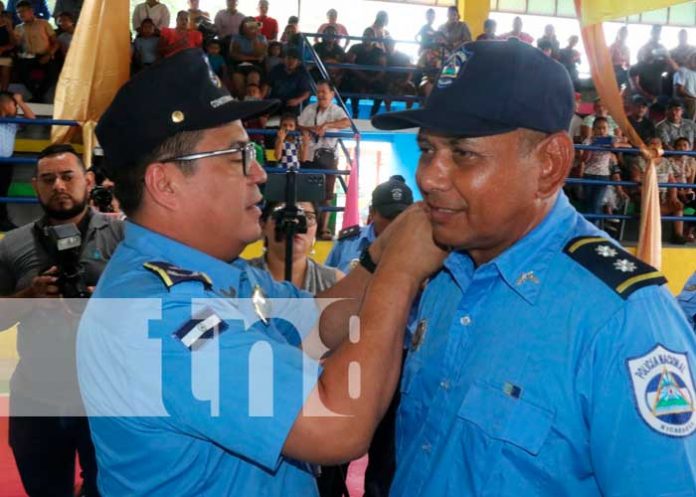 Foto: La Policía Nacional realizó ascensos en grados a los agentes del orden público/TN8