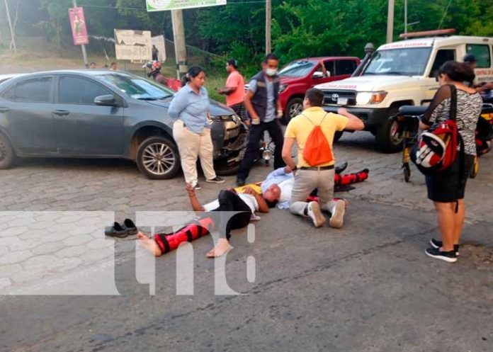 Mujer realiza mala maniobra y lesiona de gravedad a motociclista en Managua