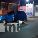 Hombre "hasta el queso", se queda dormido en mera vía en Granada