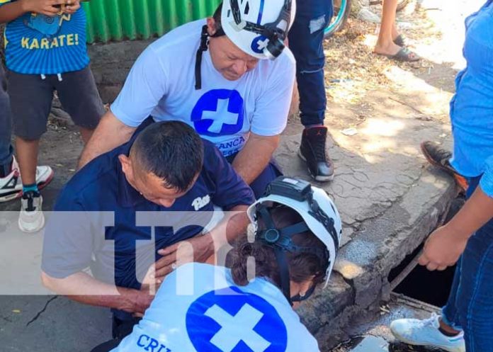 Motorizado ignora el ALTO y manda a un hombre al hospital, en Granada