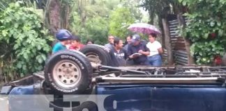 Foto: Vivo de pura casualidad tras quedar volcado en La Concha, Masaya / TN8