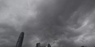 Foto: Koinu Azota Hong Kong: Continúa la Tormenta Tras el Tifón Saola / Cortesía