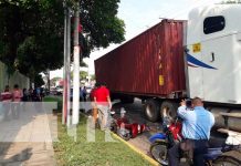 Hombre fallece bajo las pesadas llantas de una rastra en Montoya, Managua