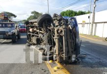 Foto: Vuelcos de microbuses en dos puntos de Managua / TN8