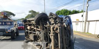 Foto: Vuelcos de microbuses en dos puntos de Managua / TN8