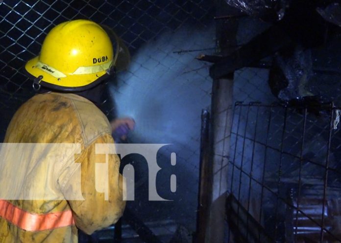 Foto: ¡Noche de angustia! Incendio nocturno amenaza hogares en Matagalpa/TN8