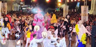 Foto: Masiva participación en el XXI Carnaval de "Mitos, Leyendas, Tradiciones y Personajes Leoneses" / TN8