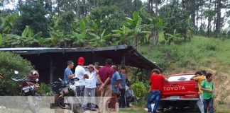 Foto: Hombre muere tras intentar reparar su camioneta y esta le cayera encima / TN8