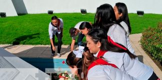 Foto: ¡Flores de amor y recuerdo en el Mausoleo de Carlos Fonseca Amador!/TN8