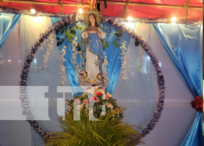 Granada se viste de fe y color con la inauguración de los altares marianos