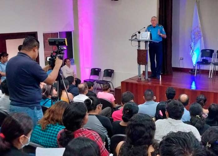 Foto: Policía Nacional presenta campaña “Salvá Tú Vida” a estudiantes de la UdeM/Tn8