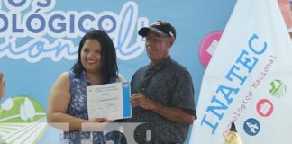 Certificación a adultos mayores por Curso de Velas Aromáticas en Jalapa