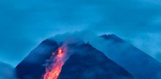 Volcán 'Merapi' uno de los más peligrosos del mundo hace erupción (VIDEO)