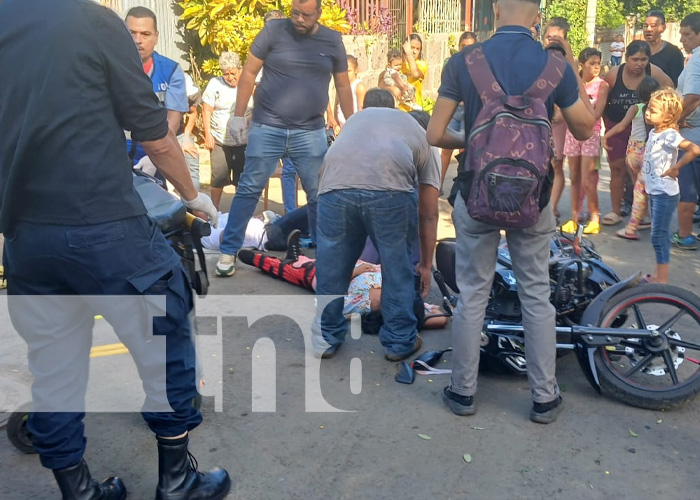 Maestra y contador lesionados tras colisión de motocicletas en Managua