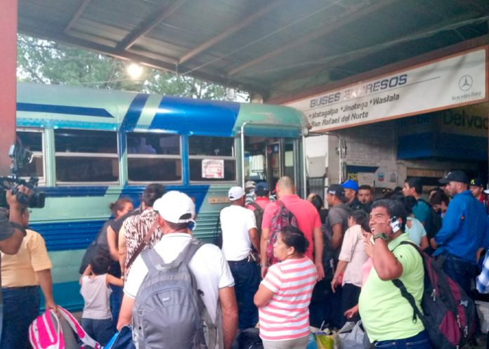 Foto: Familias Viajan A diferentes departamentos a pasar Vacaciones de Navidad y año nuevo /tn8