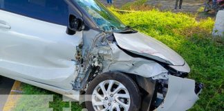 Foto: Tremendo susto en accidente de carro y bus en carretera Masaya a Managua / TN8