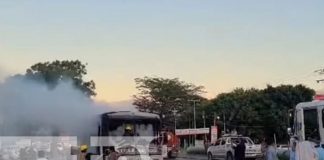 Foto: Bus toma fuego en Carretera Panamericana Norte, jurisdicción Sébaco / TN8