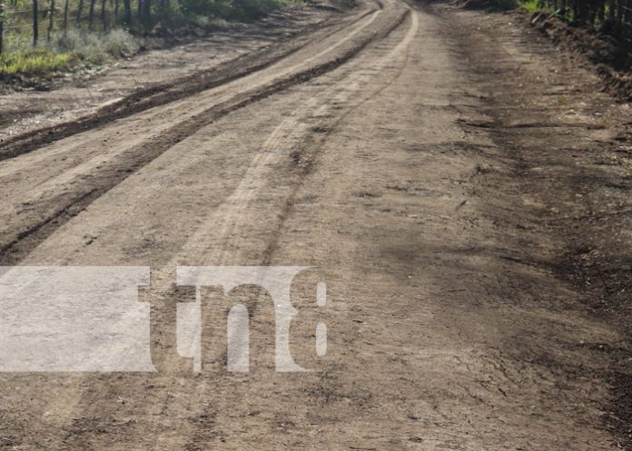 1 kilómetro de camino productivo beneficia a la comunidad El Naranjito en Juigalpa