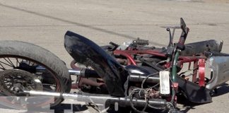 Se autoprésta motocicleta y provoca fuerte accidente en intersección capitalina/Tn8