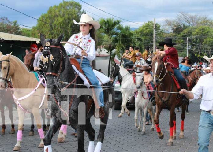 Gran desfile de caballistas inaugura el año nuevo en Somoto