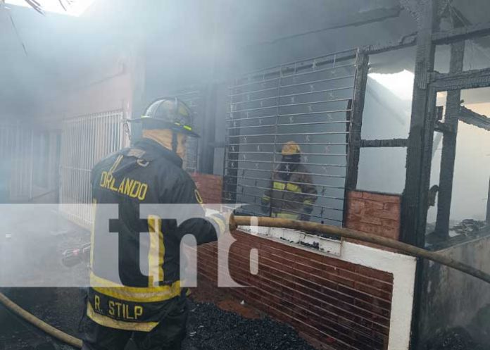 Un fallecido y un quemado: Arden en llamas tres viviendas en la Racachaca