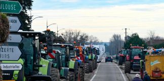 Foto: Agricultores de Francia protestan por la reducción de controles ambientales/Cortesía