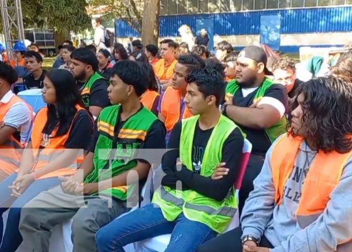 Estudiantes de tecnológicos celebran inicio de clases